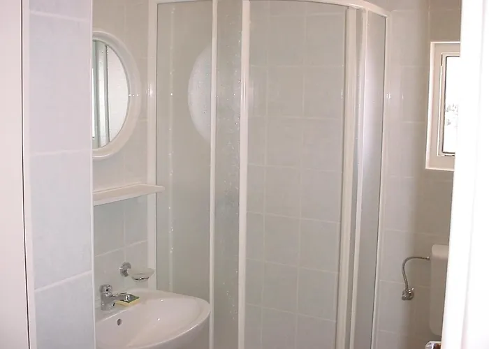 Апартаменты Family-friendly With Swimming Pool Kali, Ugljan - 23026 Кали