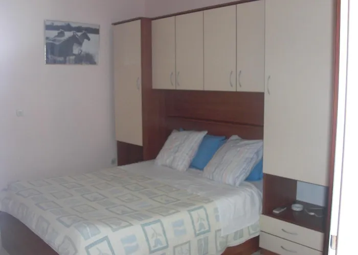 Апартаменты Family-friendly With Swimming Pool Kali, Ugljan - 23026 Кали