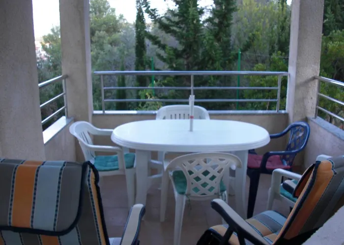 Апартаменты Family-friendly With Swimming Pool Kali, Ugljan - 23026