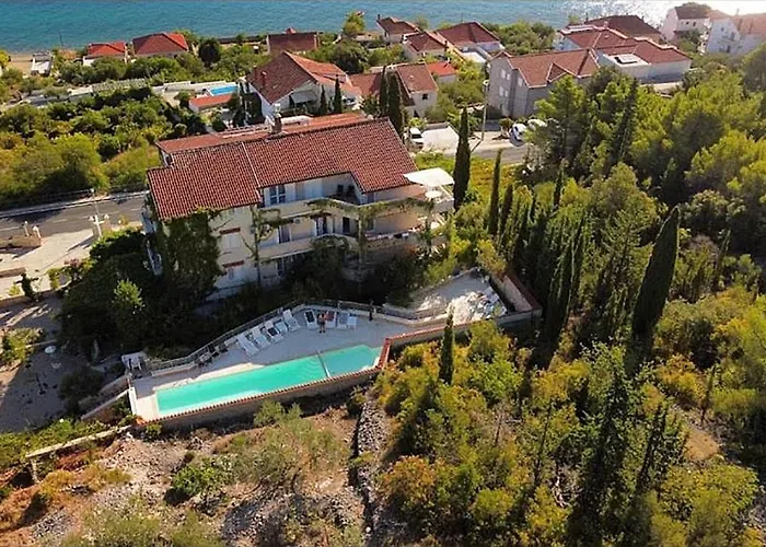 Апартаменты Family-friendly With Swimming Pool Kali, Ugljan - 23026