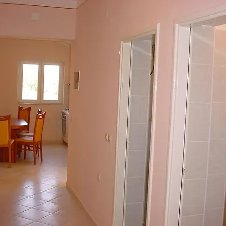 Family-friendly With Swimming Pool Kali, Ugljan - 23026 Apartman *