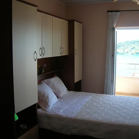 Family-friendly With Swimming Pool Kali, Ugljan - 23026 Apartman Kali