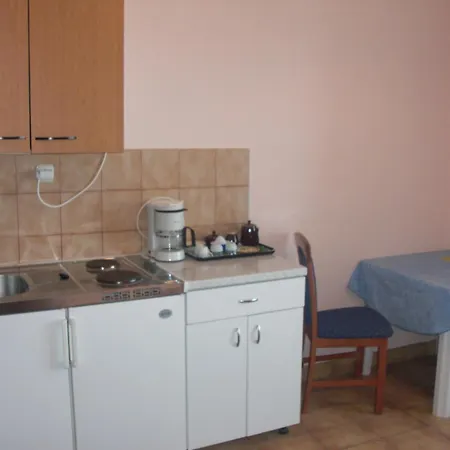 Apartman Family-friendly With Swimming Pool Kali, Ugljan - 23026 Kali