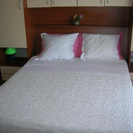 Family-friendly With Swimming Pool Kali, Ugljan - 23026 Lägenhet