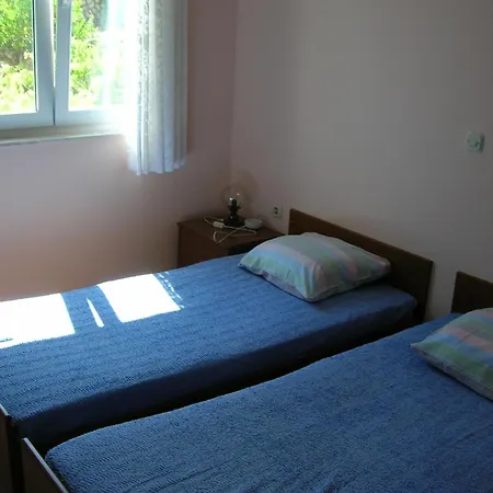 Family-friendly With Swimming Pool Kali, Ugljan - 23026 Lägenhet *