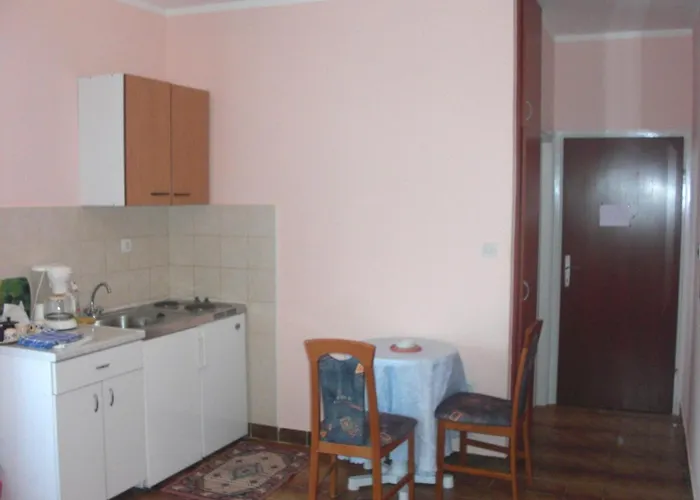 Lägenhet Family-friendly With Swimming Pool Kali, Ugljan - 23026