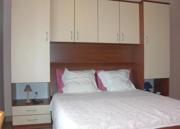 Family-friendly With Swimming Pool Kali, Ugljan - 23026 Lägenhet