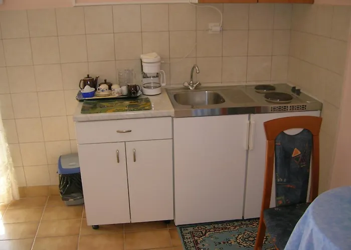 Lägenhet Family-friendly With Swimming Pool Kali, Ugljan - 23026