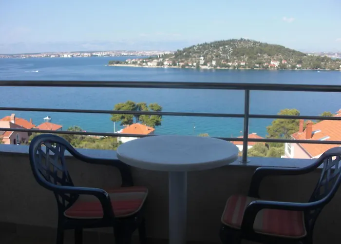 Lägenhet Family-friendly With Swimming Pool Kali, Ugljan - 23026