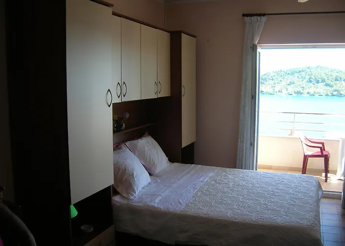 Family-friendly With Swimming Pool Kali, Ugljan - 23026 Apartman Kali