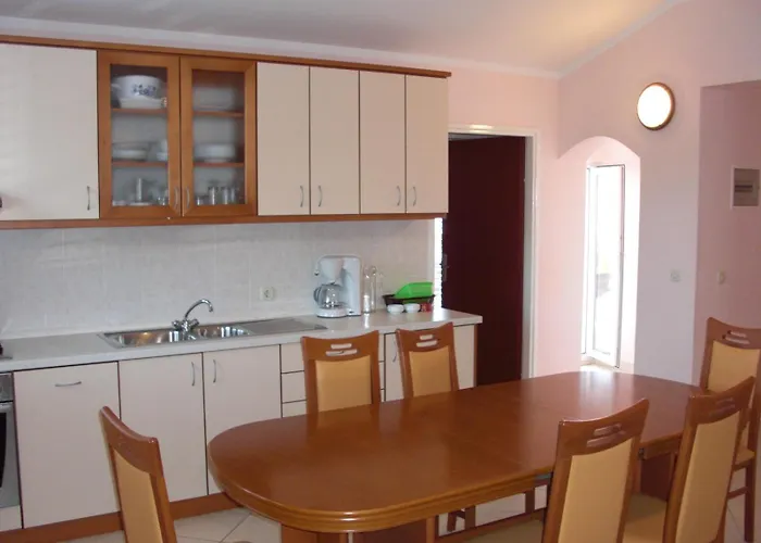 Family-friendly With Swimming Pool Kali, Ugljan - 23026 Lägenhet