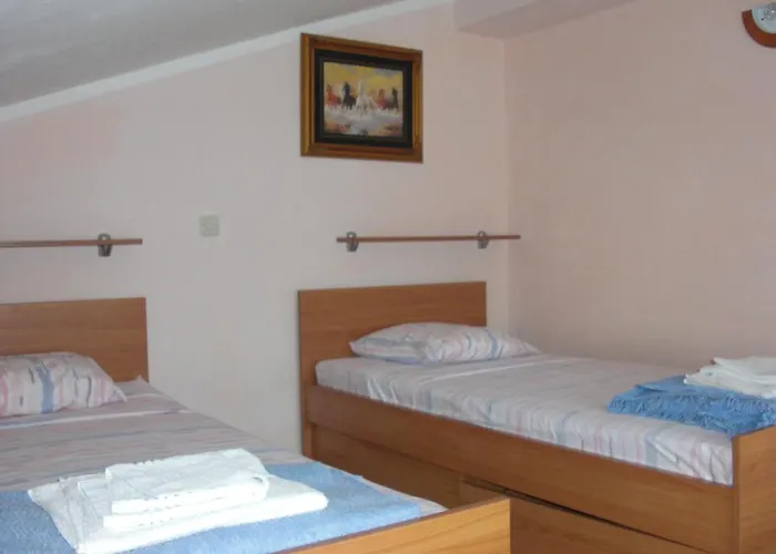 Family-friendly With Swimming Pool Kali, Ugljan - 23026 Lägenhet *