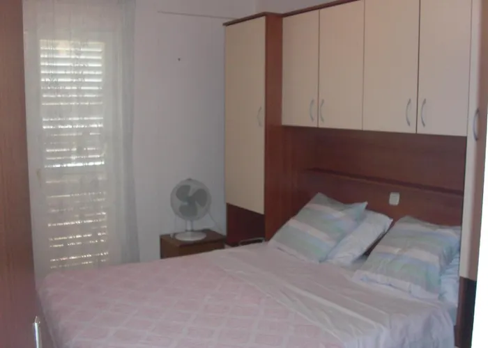 Family-friendly With Swimming Pool Kali, Ugljan - 23026 *