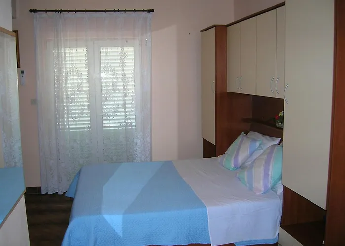 Family-friendly With Swimming Pool Kali, Ugljan - 23026 Lägenhet