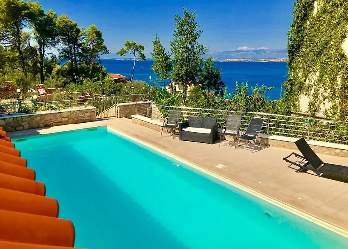 Family-friendly With Swimming Pool Kali, Ugljan - 23026 * Kali