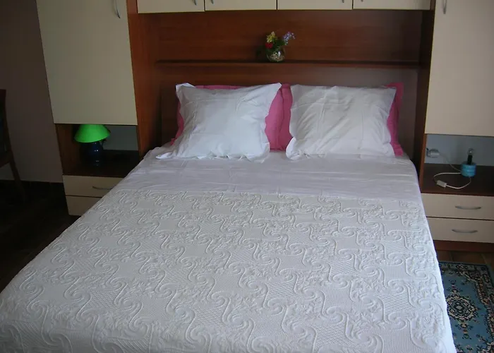 Family-friendly With Swimming Pool Kali, Ugljan - 23026 Lägenhet