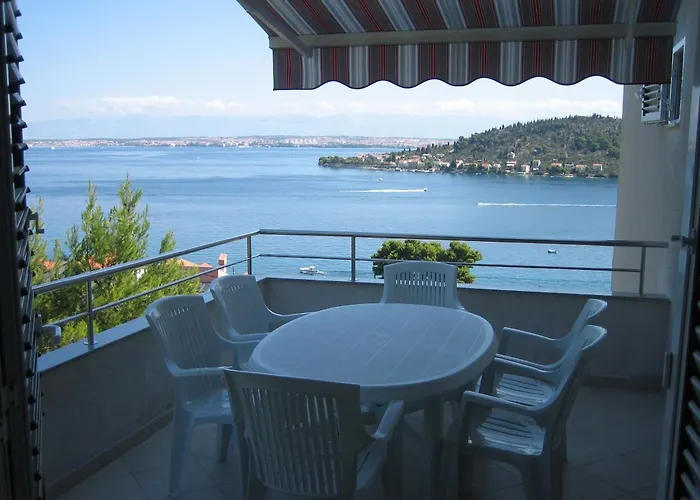 Family-friendly With Swimming Pool Kali, Ugljan - 23026 Lägenhet *