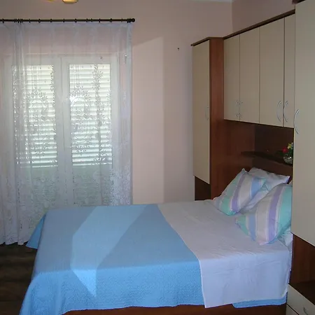Family-friendly With Swimming Pool Kali, Ugljan - 23026 Apartment